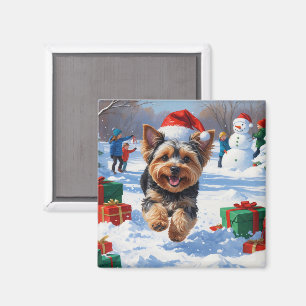 Aimant Yorkipoo courant dans la neige avec un chapeau de
