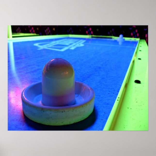 Air Hockey-Tisch und Ballett mit Neonbeleuchtung Poster (Vorne)