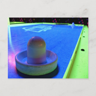 Air Hockey-Tisch und Ballett mit Neonbeleuchtung Postkarte