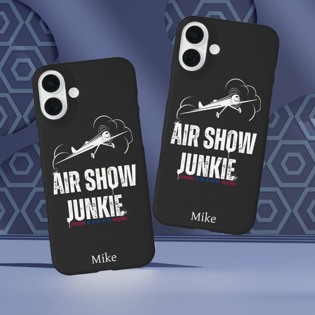 "AIR SHOW JUNKIE" Typografie, USA, Cool Aviation iPhone 16 Plus Hülle (Von Creator hochgeladen)
