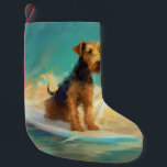 Airedale Beach Surfgrafik Kleiner Weihnachtsstrumpf<br><div class="desc">Tauchen Sie ein in die spielerische Welt des Kaninchen-Abenteuers mit diesem faszinierenden Bild. Ein gepflegter Hund geht zu den Wellen und reitet geschickt auf einem sonnengeküssten Strand. Das lebendige Kunstwerk vereint wunderbar das Wesentliche der Erregung am Strand, während der Hund furchtlos auf den Wellen reitet und den Geist von Spaß...</div>