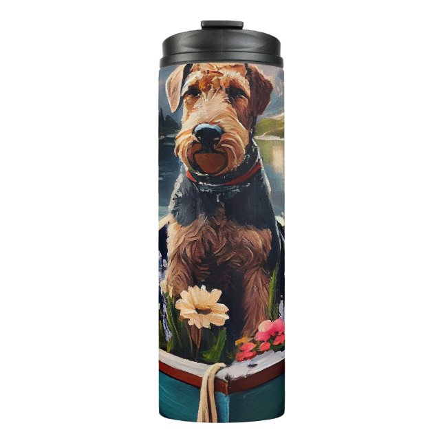 Airedale Dog on a Paddle: Ein Landschaftliches Abe Thermosbecher (Vorderseite)