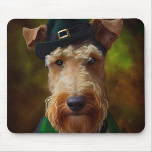 Airedale Hund am St. Patrick's Day Mousepad