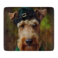 Airedale Hund am St. Patrick's Day
