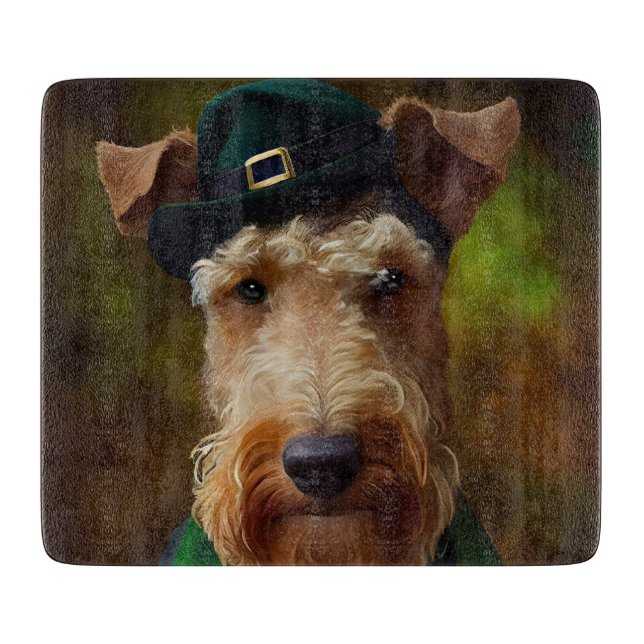 Airedale Hund am St. Patrick's Day Schneidebrett (Vorderseite)
