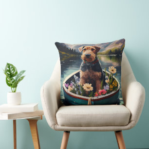 Airedale-Hund auf einem Paddel: Ein landschaftlich Kissen