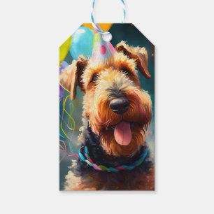 Airedale-Hund mit Geburtstagshut und Luftballons Geschenkanhänger