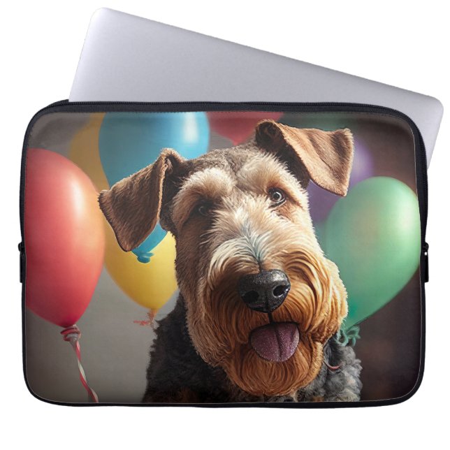 Airedale Hund mit Kuchen und Ballons Laptopschutzhülle (Vorderseite)