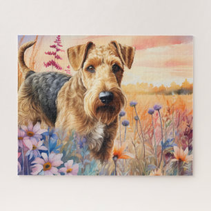 Airedale Terrier Hund auf einer Wildblumenwiese