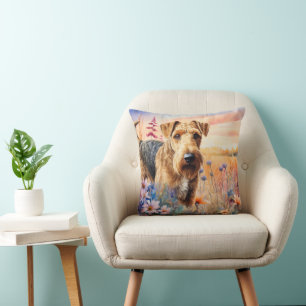 Airedale Terrier Hund auf einer Wildblumenwiese Kissen
