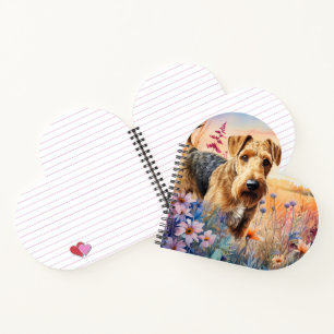 Airedale Terrier Hund auf einer Wildblumenwiese Notizbuch