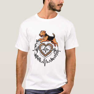 Airedale Terrier Hund springt Herz Ekg Linie T-Shirt