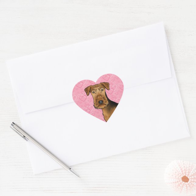 Airedale Terrier Niedlicher Hund Kopf auf rosa Her Herz-Aufkleber (Umschlag)
