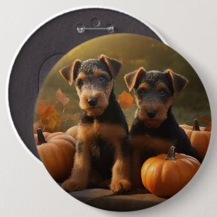 Airedale-Welpe Herbstfreude Kürbis Button