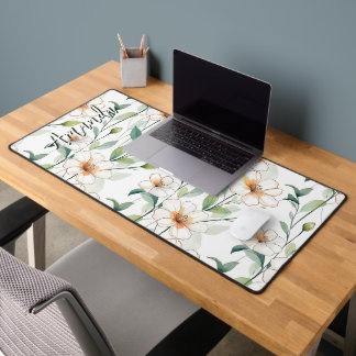 Airy White Flowers Greenery Pattern Blossom Floral Schreibtischunterlage