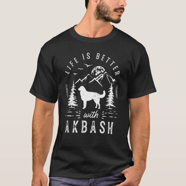 Akbash Life Better Mama Vater Dog T-Shirt (Vorderseite)