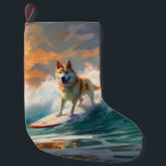 Akita Beach Surfgrafieren Kleiner Weihnachtsstrumpf<br><div class="desc">Tauchen Sie ein in die spielerische Welt des Kaninchen-Abenteuers mit diesem faszinierenden Bild. Ein gepflegter Hund geht zu den Wellen und reitet geschickt auf einem sonnengeküssten Strand. Das lebendige Kunstwerk vereint wunderbar das Wesentliche der Erregung am Strand, während der Hund furchtlos auf den Wellen reitet und den Geist von Spaß...</div>