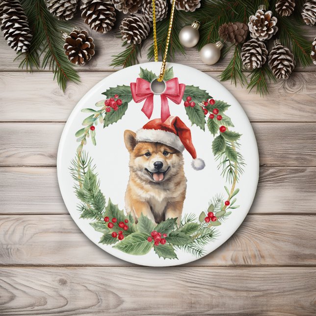 Akita Puppy Dog Red Bow Holly Wreath Keramik Ornament (Von Creator hochgeladen)