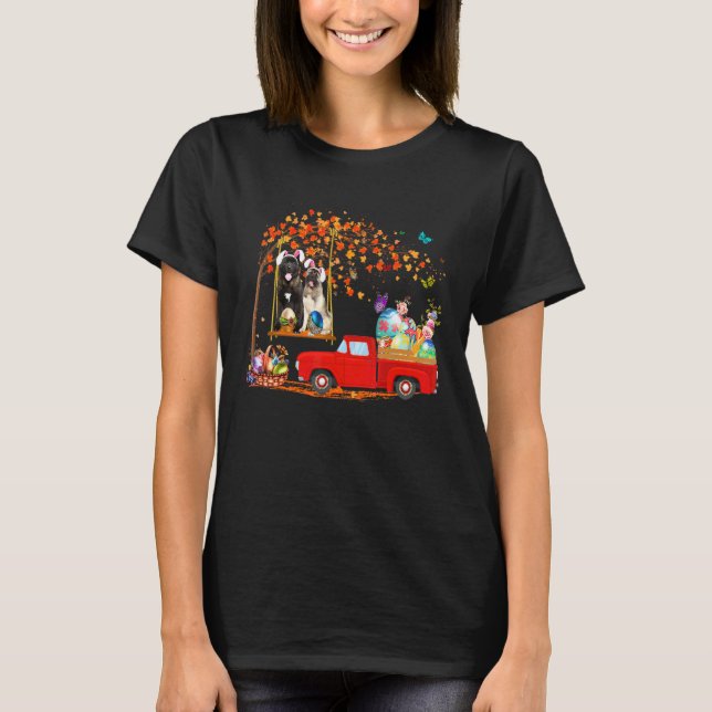 Akita trägt einen sonnigen Ohrroten LKW mit Eiern T-Shirt (Vorderseite)