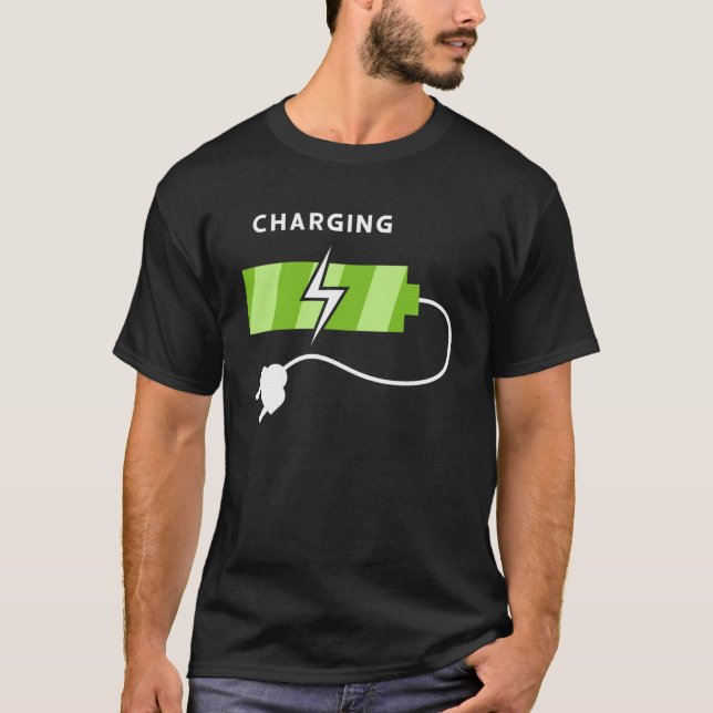 Akku für das Aufladen von Kaffee Grafik Plus Größe T-Shirt (Vorderseite)