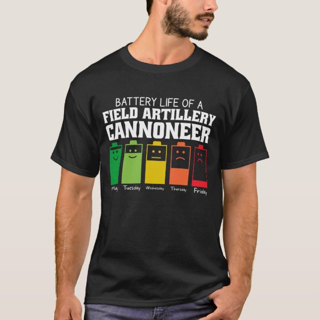 Akkulaufzeit eines Feldartilleriekanoneers T-Shirt (Vorderseite)