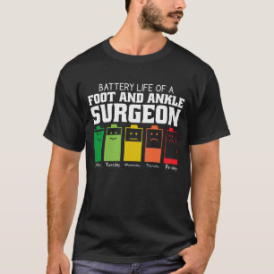 Akkulaufzeit eines Fußchirurgen und Knöchelchirurg T-Shirt