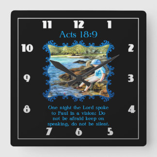 Akt 18:9 Baby Junge fischen im Fluss. Quadratische Wanduhr