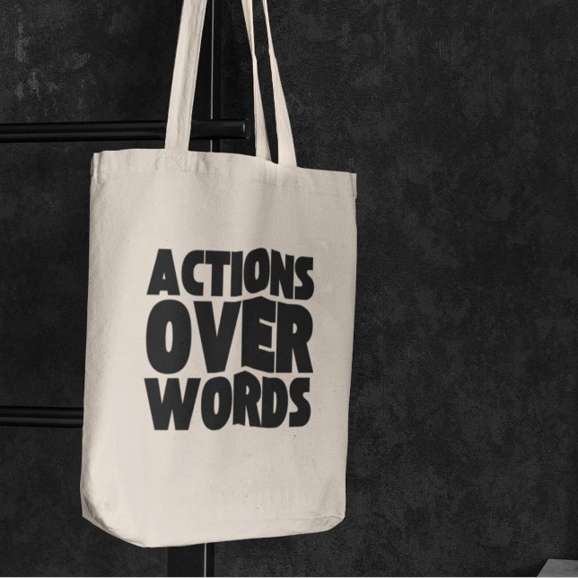 Aktionen über die soziale Gerechtigkeit der Mensch Tragetasche (Grab yours today and carry inspiration wherever you go!)