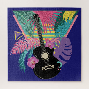 Akustische Gitarre und tropische Blätter und Blum