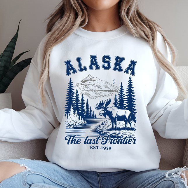 Alaska Adventure Landscape with Moose Sweatshirt (Von Creator hochgeladen)