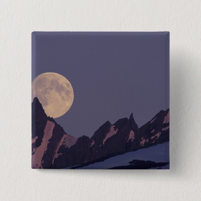 Alaska, Chugach-Gebirge Vollmond steigt Button (Vorderseite)