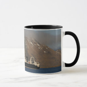 Alaska-Ozean, Fabrik-Schleppnetzfischer im Tasse