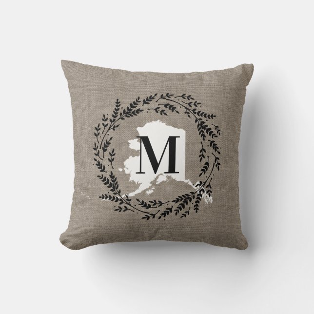 Alaska Rustic Wreath Monogram Throw Kissen (Vorderseite)