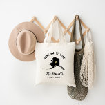 Alaska Zuhause Sweet Zuhause Family Monogram Tragetasche<br><div class="desc">Modernes Bauernhaus Zuhause Sweet Zuhause Tote Tasche personalisiert mit Ihrem Familiennamen und Stadt oder anderen benutzerdefinierten Text. Klicken Sie auf Anpassen, um das Herz an eine beliebige Stelle auf der Staat-Karte zu verschieben und den Text weiter zu personalisieren. Individuelle Taschen machen das Haus zu einem perfekten Heim- oder Hochzeitsgeschenk für...</div>