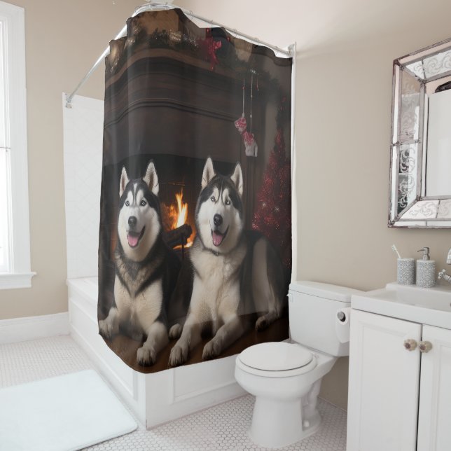 Alaskan Malamute am Feuerplatz Weihnachten Duschvorhang (Beispiel)