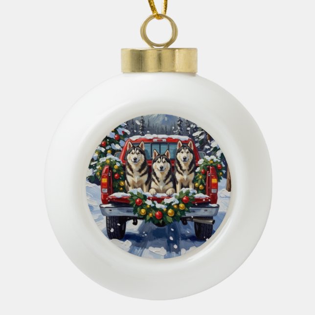 Alaskan Malamute Christmas Red Truck Holiday Keramik Kugel-Ornament (Vorderseite)