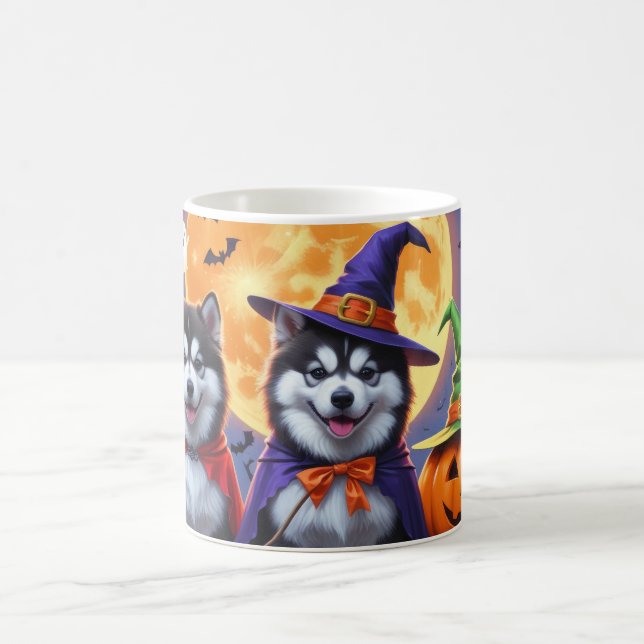 Alaskan Malamute Hogs Pumpkin Halloween Funny Kaffeetasse (Mittel)