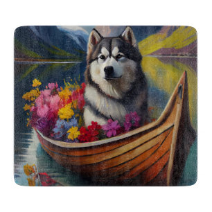Alaskan Malamute Hund auf Paddel: Ein landschaftli Schneidebrett