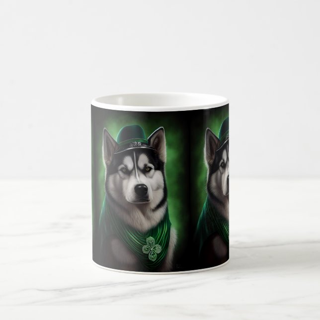 Alaskan Malamute Hund in St. Patrick's Day Dress Kaffeetasse (Mittel)