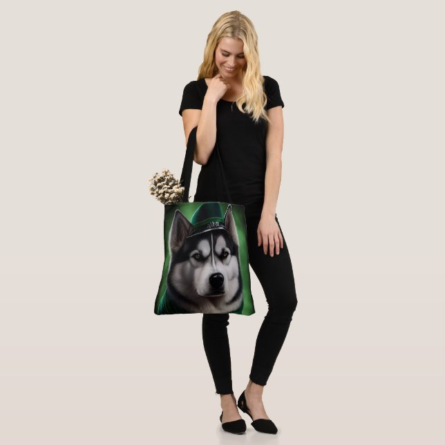Alaskan Malamute Hund in St. Patrick's Day Dress Tasche (Am Model)