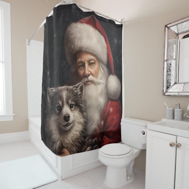 Alaskan Malamute mit Weihnachten des Weihnachtsman Duschvorhang (Beispiel)