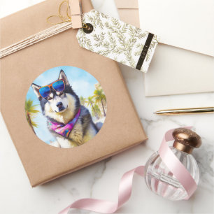Alaskan Malamute on Beach, Sommergeschenk Runder Aufkleber