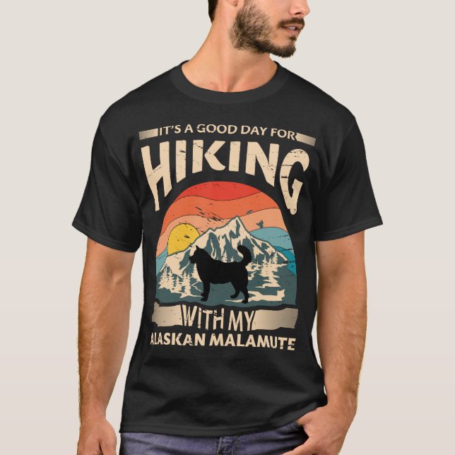 Alaskan Malamute Wandern, Malamute Mama und Vater T-Shirt (Vorderseite)