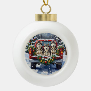 Alaskan Malamute Weihnachten Rotes Lastwagen Ferie Keramik Kugel-Ornament