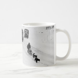 Alaskische Dogsled u. Armee-LKWs Kaffeetasse