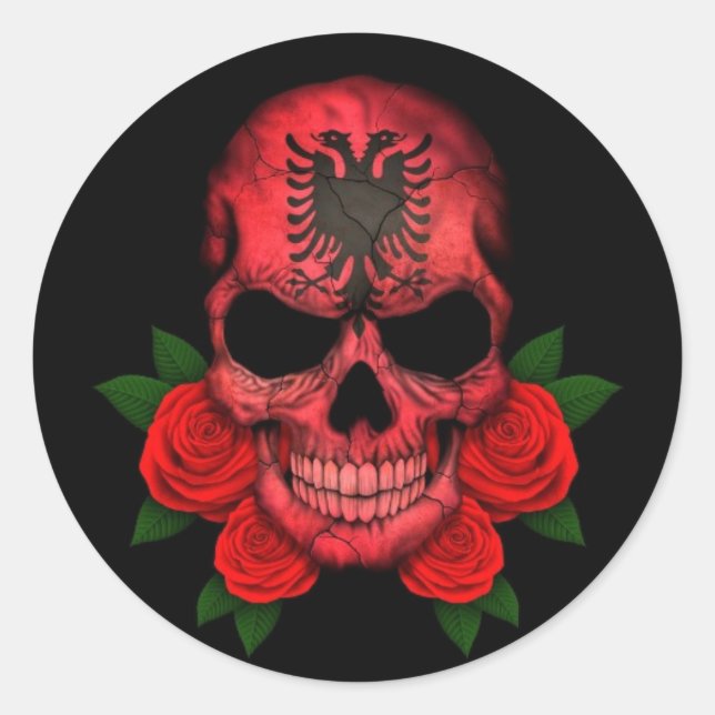Albanischer Flaggenschädel mit Rote Rosen Runder Aufkleber (Vorderseite)
