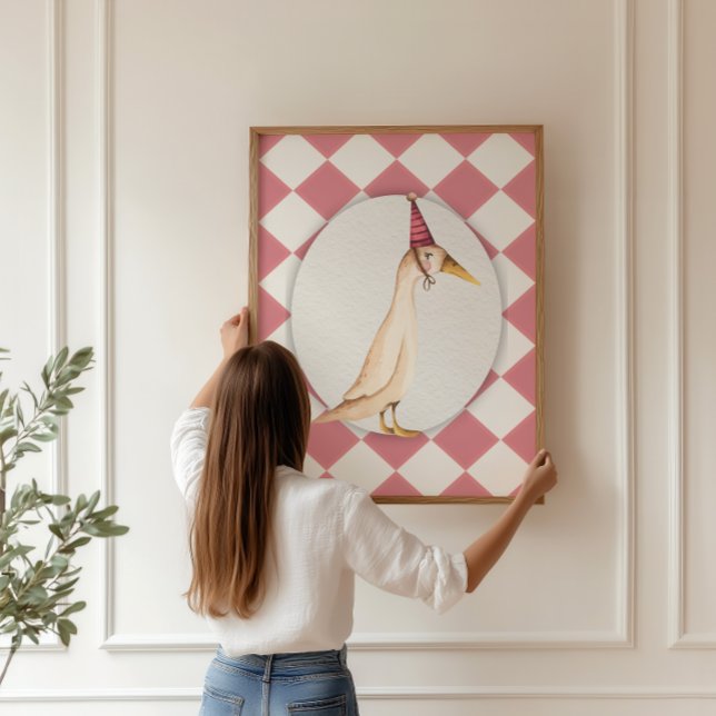 Albern Gänsehaut Kinderzimmer Mauer Poster (Coquette-inspired pink nursery with a framed silly goose art print on a beige harlequin background)