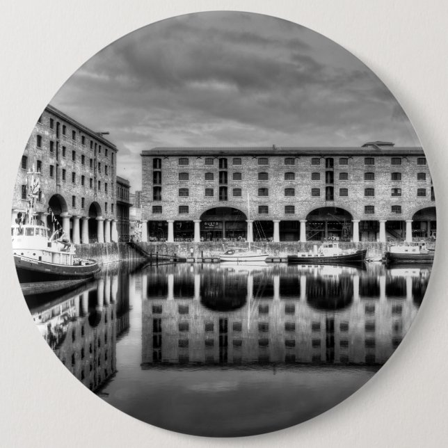 Albert Dock Liverpool Reflections Button (Vorderseite)