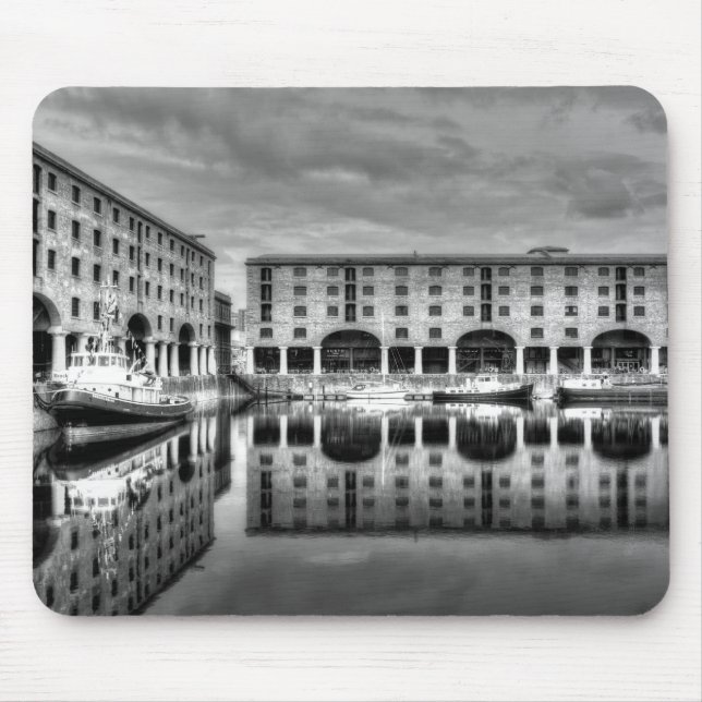 Albert Dock Liverpool Reflections Mousepad (Vorne)