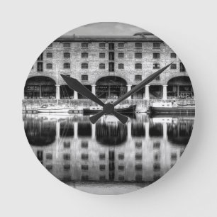 Albert Dock Liverpool Runde Wanduhr